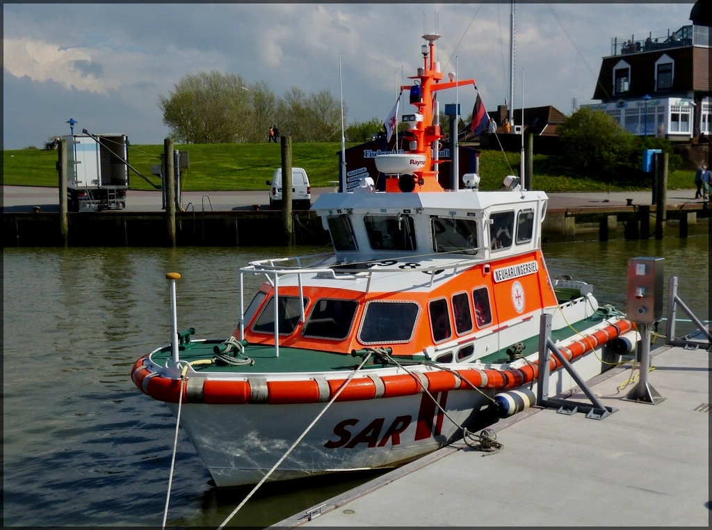 Seenotrettungsboot  NEUHARLINGERSIEL  gesehen in Neuharlingersiel am 09.05.2012.
Schiffsdaten: Bj 2000, L 9,41m, B 3,61m, Motorleistung 320 Ps.