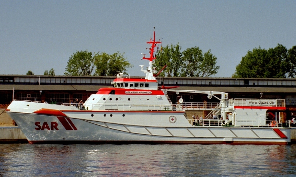 Seenotrettungskeuzer der DGzRS  Hermann Marwede 
im Fischereihafen Rostock-Marienehe (April 2007)