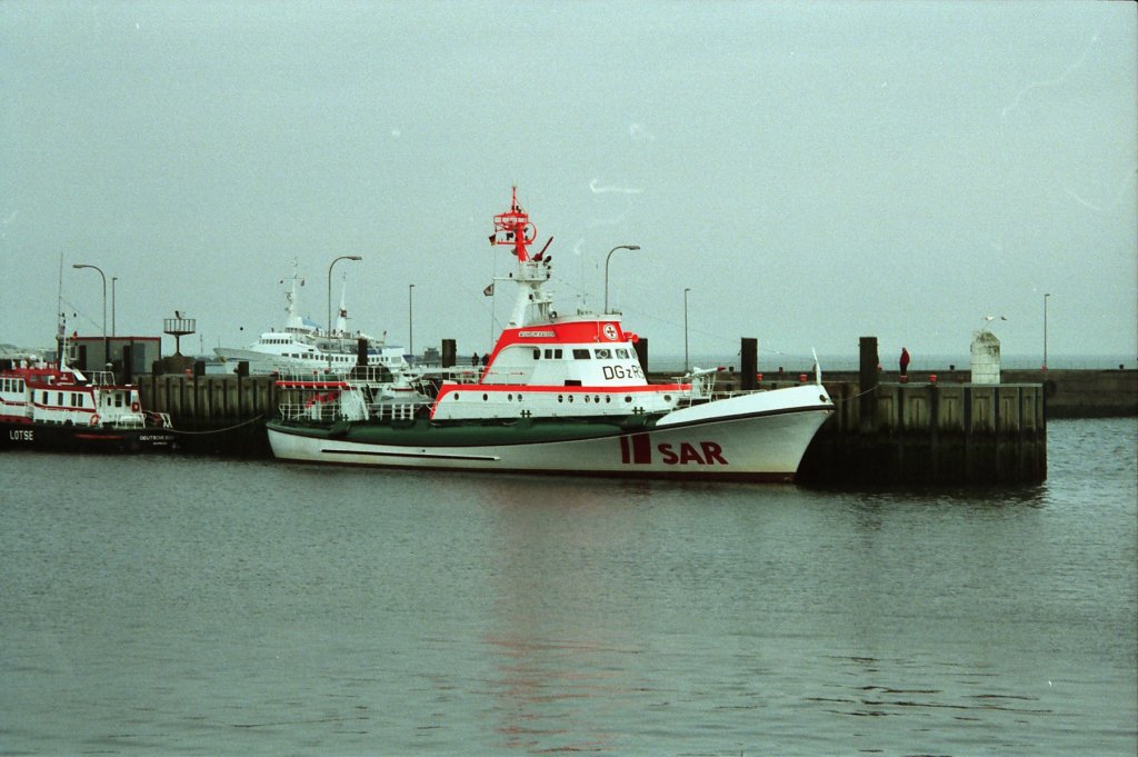 Seenotrettungskreuzer Wilhelm Kaisen der DGzRS im Hafen Helgoland am 8. Mai 1999 