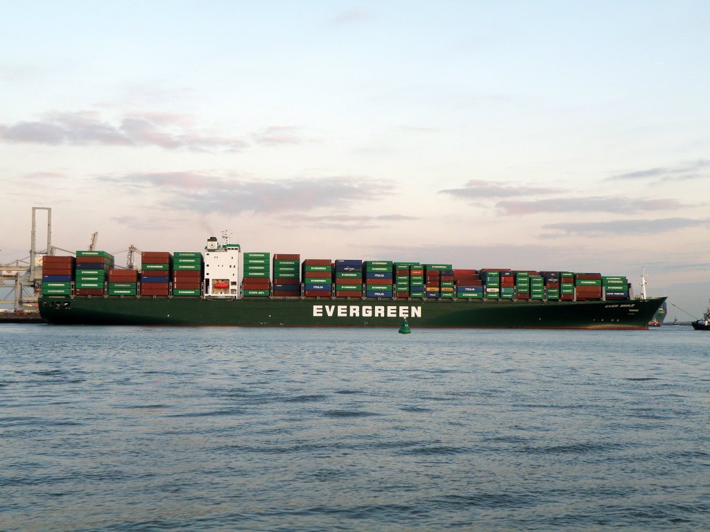 Seeschiff  EVER SMILE   in  Maasvlakte / Rotterdam  !!