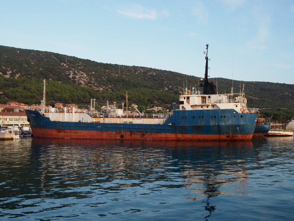 Shiff Cement Carrier Follia (1967) Schiffsidentifizierung Panama. In der Hafen Cres, Croatia am 2012:09:20.