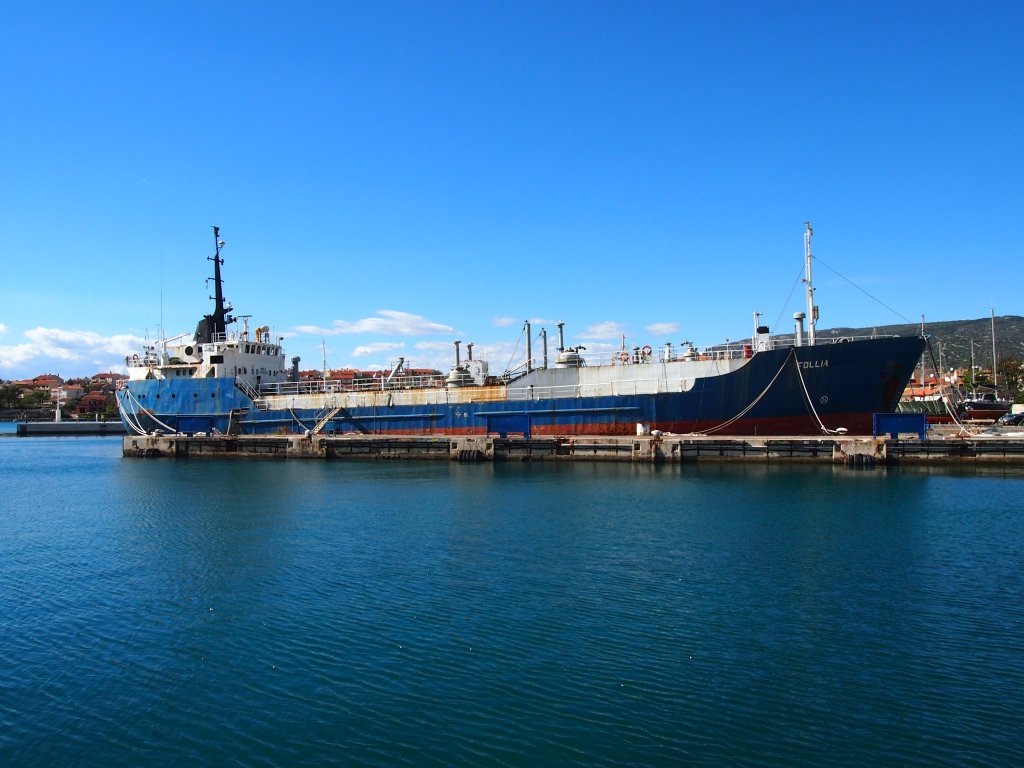 Shiff Cement Carrier Follia (1967) Schiffsidentifizierung Panama. In der Hafen Cres, Croatia am 2012:09:20.