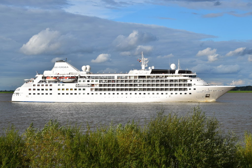 SILVER WIND , Kreuzfahrtschiff , IMO 8903935 , Baujahr 1995 , 155.75 × 21.4m , 296 Passagiere und 212 Besatzung , 07.09.2017 Grünendeich