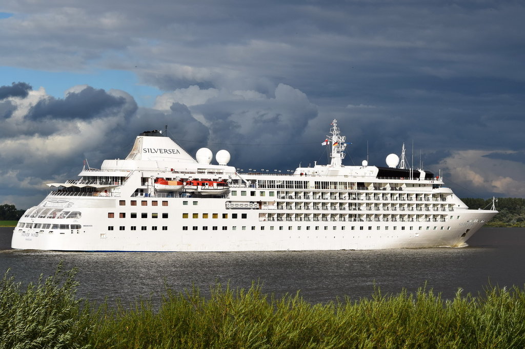 SILVER WIND , Kreuzfahrtschiff , IMO 8903935 , Baujahr 1995 , 155.75 × 21.4m , 296 Passagiere und 212 Besatzung , 07.09.2017 Grünendeich