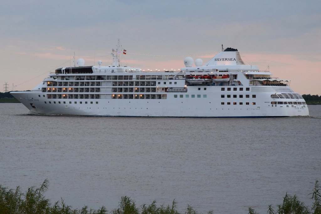 SILVER WIND , Kreuzfahrtschiff , IMO 8903935 , Baujahr 1995 , 155.75 × 21.4m , 296 Passagiere und 212 Besatzung , 10.09.2017 Grünendeich