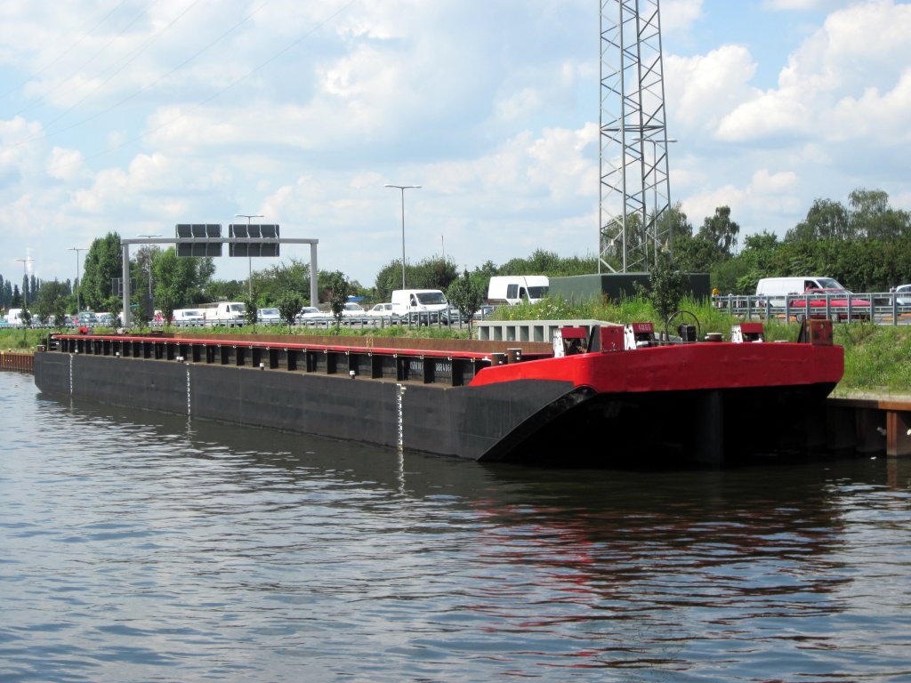 SL 4066 der DBR , 05801010 , 65 x 8.20 , hier Festgemacht im Westhafenkanal am Goerdelerdamm in Berlin.