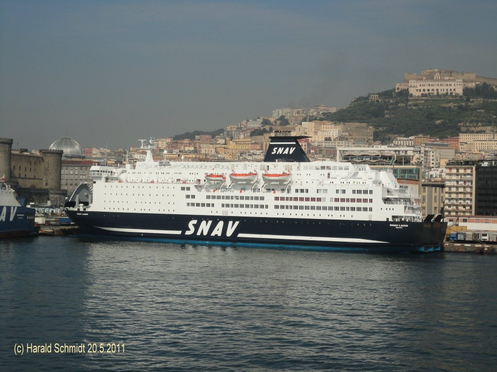 SNAV LAZIO (2005)  IMO 8712520 am 20.5.2011 in Neapel, Italien –
ex Pride of Portsmouth (1994), Olau Britannia (1990), 	
Fhrschiff / BRZ 33.336 / La 161,0m, B 29,6m, Tg. 6,53m / 4 Zgoda-Sulzer 8-Zyl. Diesel, 19.600 kW, 21,3kn / 1720 Pass., 423 Kabinen,  590 PKW, 1510 Spurmetermeter / 1990 bei Schichau-Seebeck, Bremerhaven, Deutschland /
