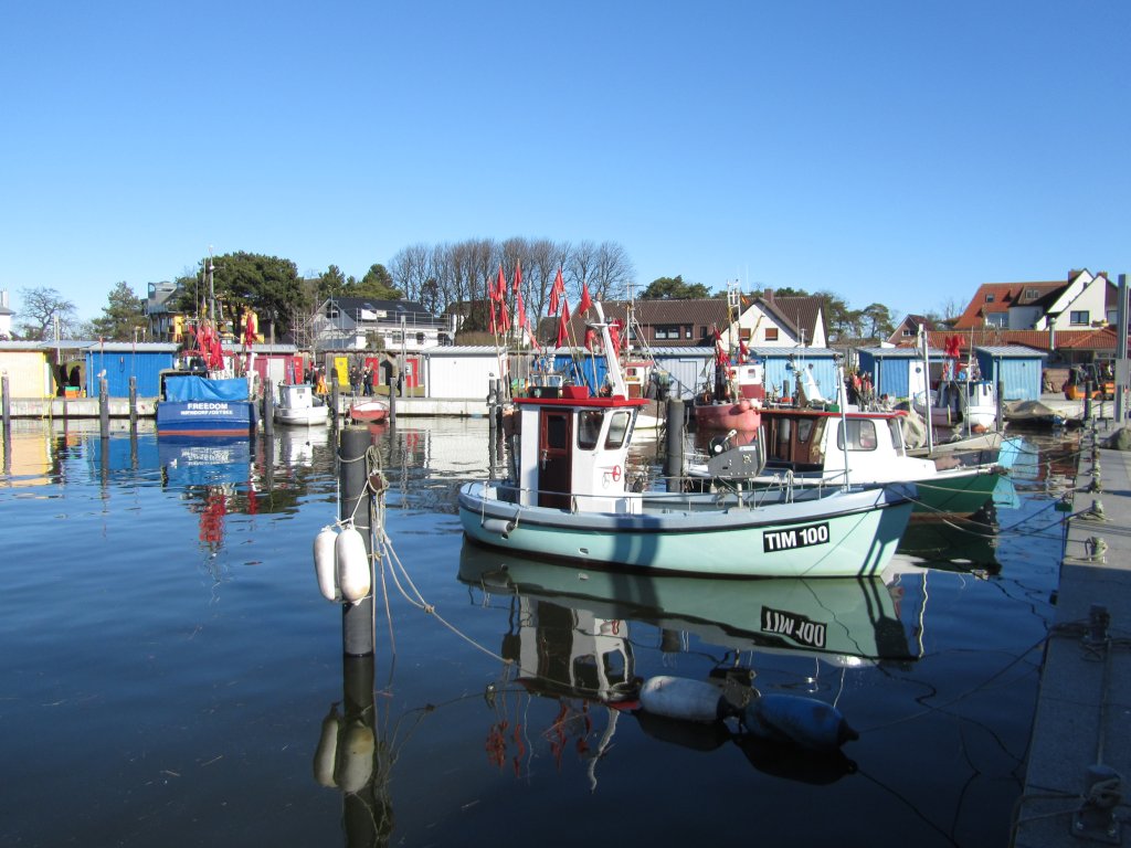 Sonntagsruhe im Niendorfer Hafen... Aufgenommen: 26.2.2012