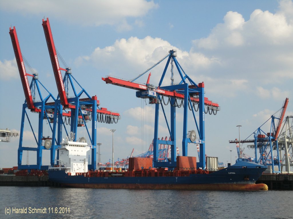 SOPHIA (IMO9433456) am 11.6.2011, Hamburg, Elbe, Stromliegeplatz Athabaskakai /
Feederschiff / BRZ 7.464/ La 129,6 m, B 20,6 m, Tg 7,4 m / TEU 698 / 7.200 kW, 17,5 kn / 2008 in Fuzhou, VR China / Flagge: Antigua & Barbuda, Heimathafen: St. John's /
