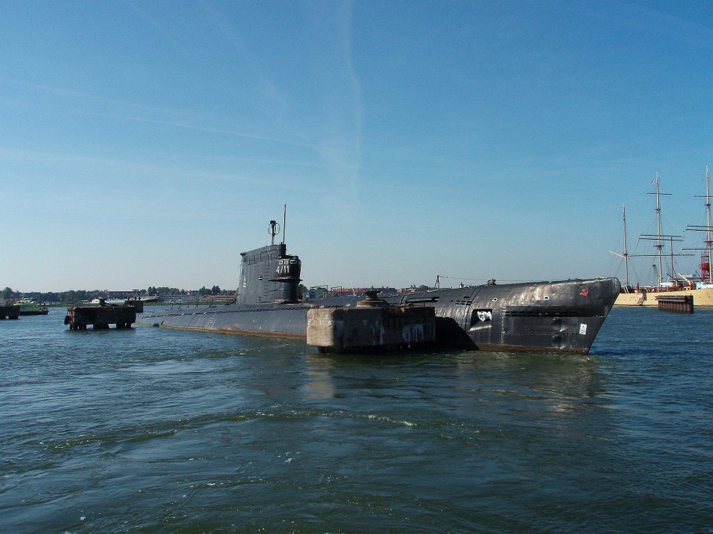 Sowjetischen U-Boot zulu V Klasse B-80 - 4711 (Baujahre 1952)in Amsterdam am 18.9.2009. Diesel-U-Boot wurde von der Deutschen Word War II Typ XXI U-Boot beeinflusst-