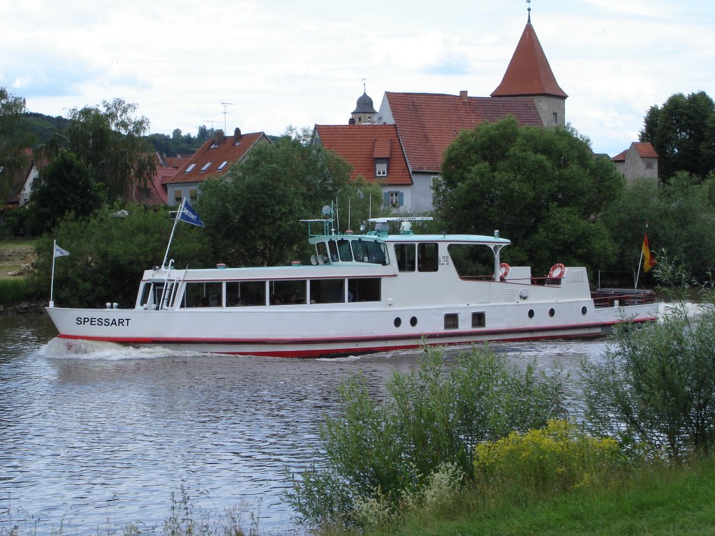 SPESSART (ENI 05014620) am 6.9.2005 auf dem Main vor Sommerhausen / 
Bereisungsschiff des WSA Schweinfurt / 28,5 – 4,55m / 40 Pers.
