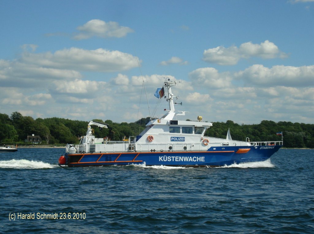 STABERHUK am 23.6.2010 auf der Kieler Frde
La. 27,2m, B 6,36m, Tg. / 2 10-Zyl.-V-Motore, ges. 1800 kW, 24 kn / 1980 bei Fassmer-Werft /
