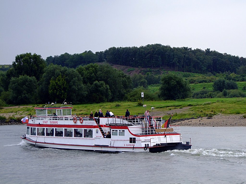 Stadt Duisburg(ENI-Nr.:04403150; L=35; B=7mtr.; Baujahr1963) bietet 250Personen Platz, und  befindet sich Bereich Rheinkilometer 776;110827