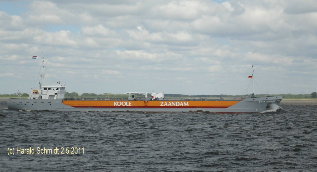 STAR BONAIRE (IMO 9148453) am 2.5.2011, Elbe vor der Lhe /
Tanker / BRZ 2257 / La 90,1 m, B 11,9 m, Tg 5,1 m / Baujahr 1997 / Heimathafen: Zaandam, NL /
