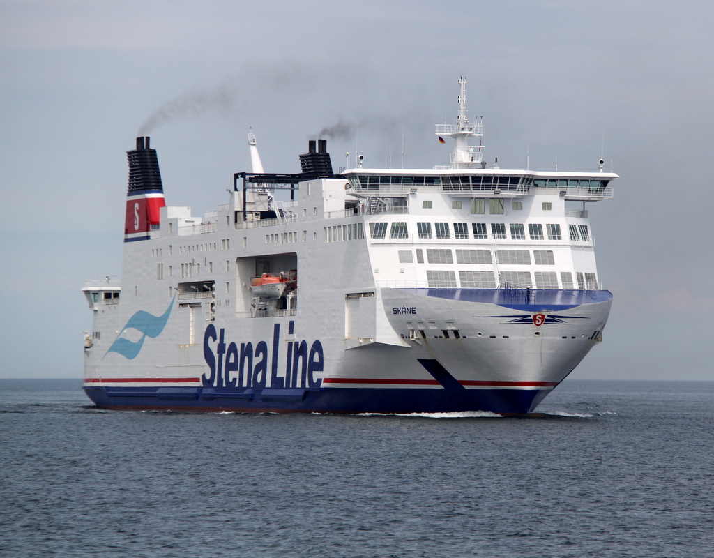 Stena Line Fhre Skane auf dem Weg von Trelleborg nach Rostock berseehafen beim Einflaufen im Hafen von Warnemnde.12.05.2013