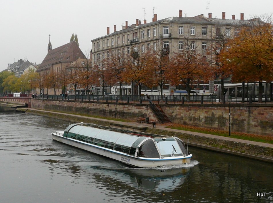 Strassburg - Bateau-Omnibus MS Nue Bleue auf der Ill am 31.10.2009