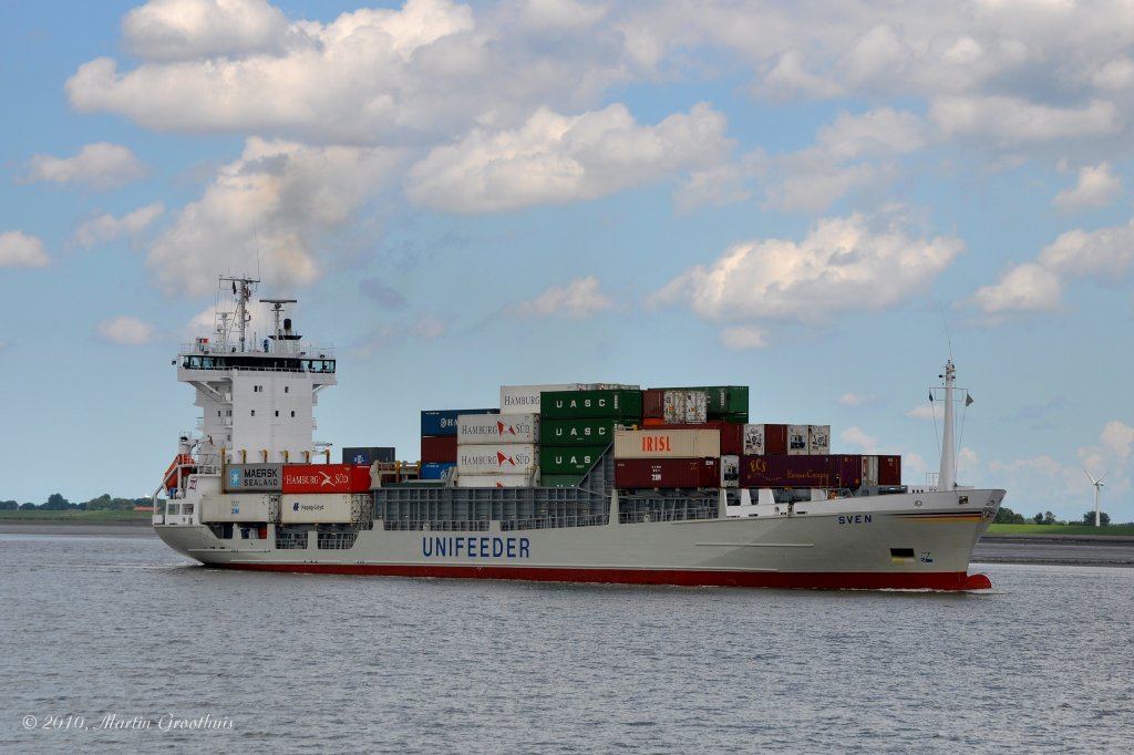 Sven - Unifeeder im juli 2010 einlaufend Bremerhaven. IMO 91341391