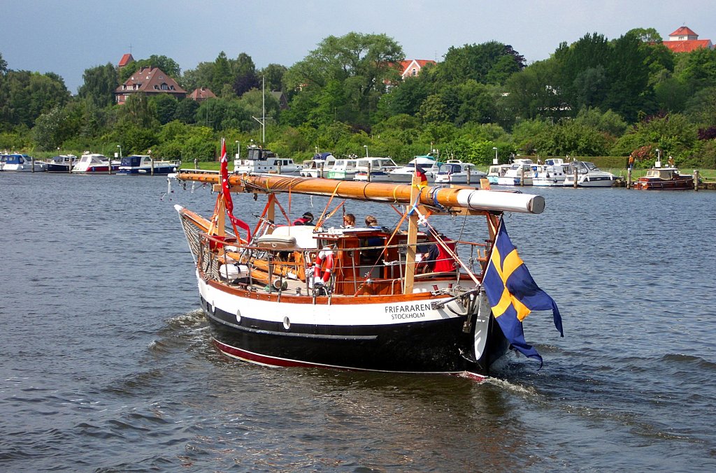 SY FRIFARAREN, kommt aus dem Lbecker Hansahafen in die Kanaltrave zum ELK...
Aufgenommen: 10.7.2012