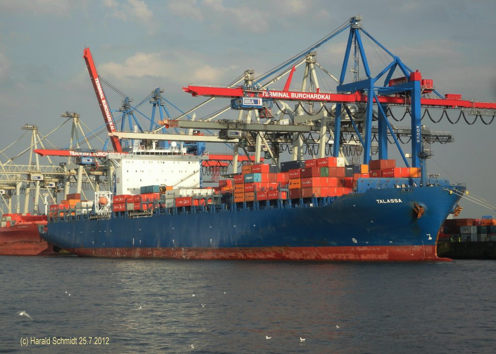 TALASSA  (IMO 9290787) am 25.7.2012, Hamburg, Elbe, Stromliegeplatz Athabaskakai /
ex MSC Malta, ex Chaopa /
 Containerschiff / BRZ 66.280 / La 276,2, B 40,1m, Tg 8,9m / TEU 5527 / 54946 kW, 25,6 kn / 2005 bei CSBC, Taiwan  / Eigner: Peter Dhle Schiffahrt ,Hamburg, Flagge: Liberia, Heimathafen Monrovia 
