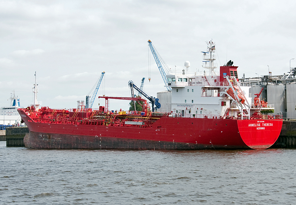 Tanker  Annelise Theresa , BRT 5.701, Dnemark, im Hamburger Hafen - 14.07.2013