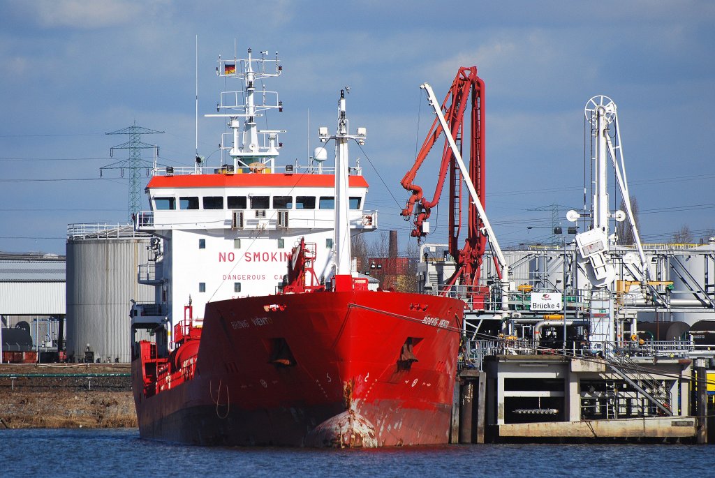 Tanker Brovig Viento IMO-Nummer:9291561 Flagge:Gibraltar Lnge:100.0m Breite:15.0m Baujahr:2004 Bauwerft:Gisan Shipbuilding&Shipping,Istanbul Trkei im Hafen von Hamburg am 19.03.11