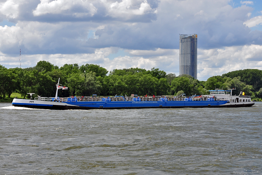 Tanker  Joy  querab Bonn-Oberkassel - 07.07.2012