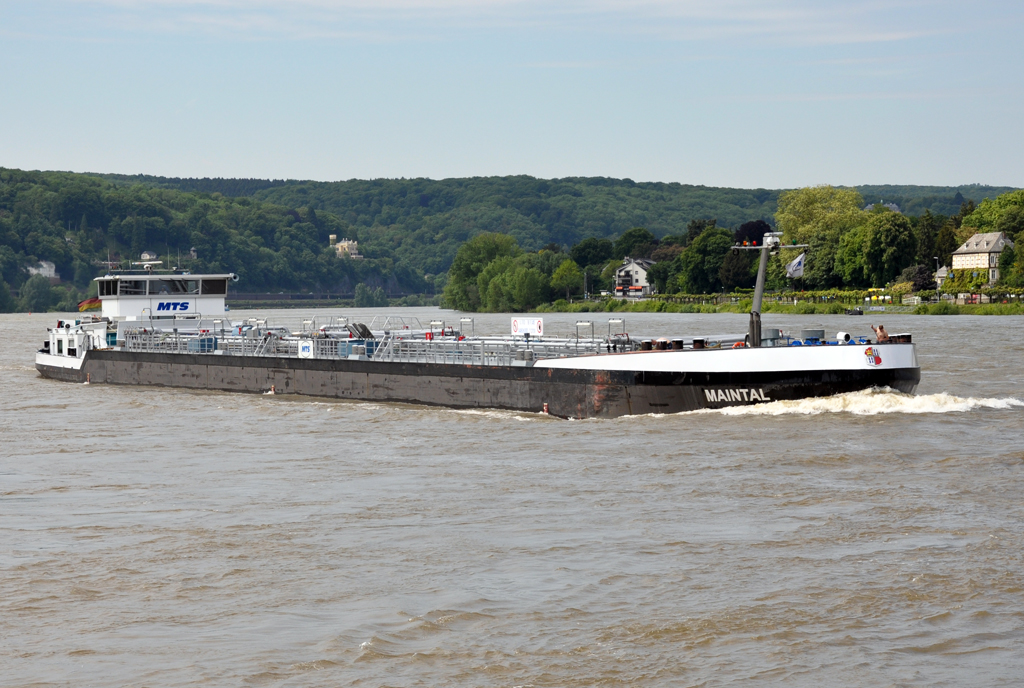 Tanker  Maintal , L 110 m, B 11,45 m, 2.731 to, Baujahr 2008, auf dem Rhein bei Remagen - 27.05.2013