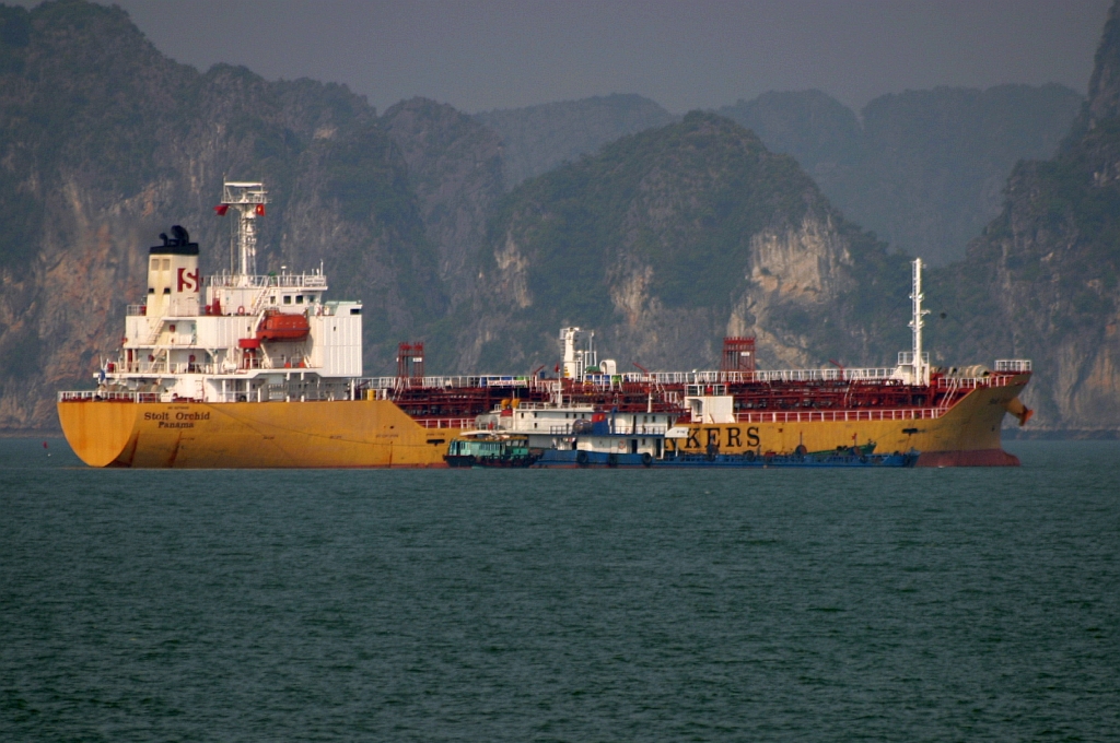 Tanker  STOLT ORCHID  (IMO: 9279692) am 14.Mai 2008 in der Ha Long Bay.