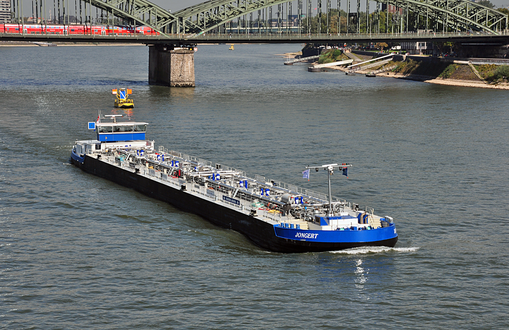 Tankschiff  Jongert  kurz nach der Hohenzollernbrcke in Kln 21.09.2010