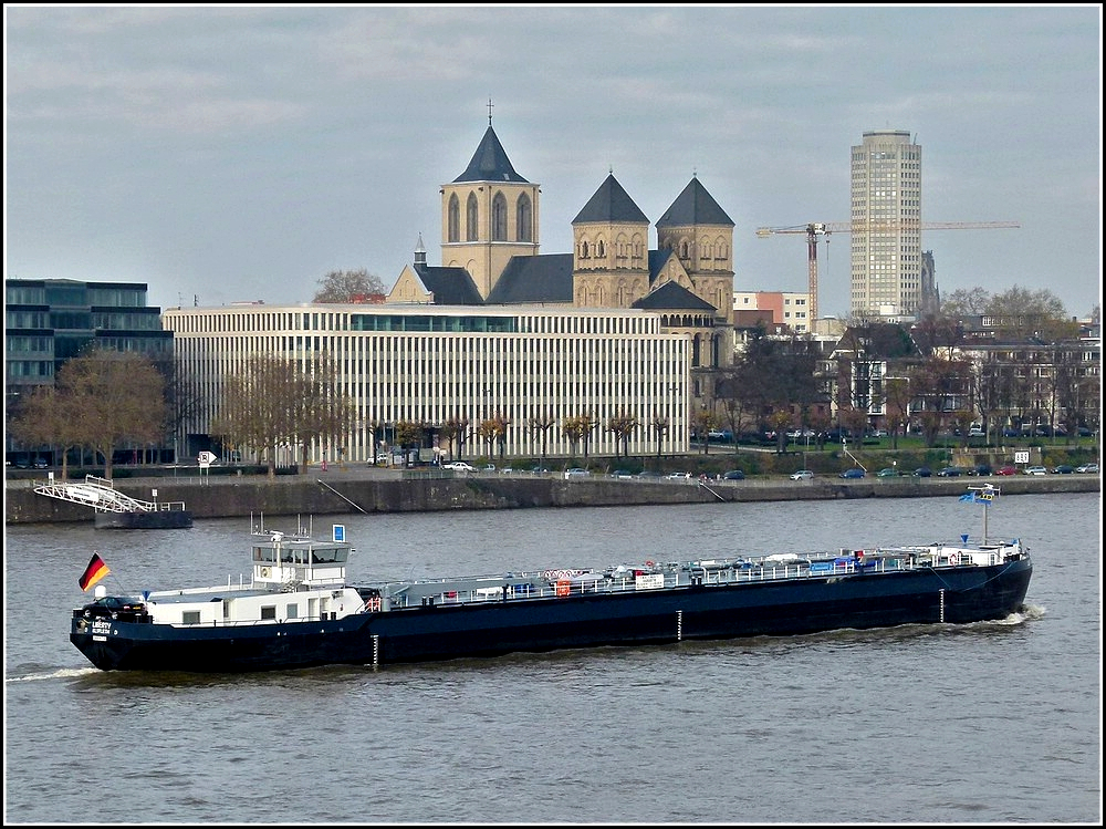 Tankschiff  Liberty Elsfleth  aufgenommen in Kln am 20.11.2010.