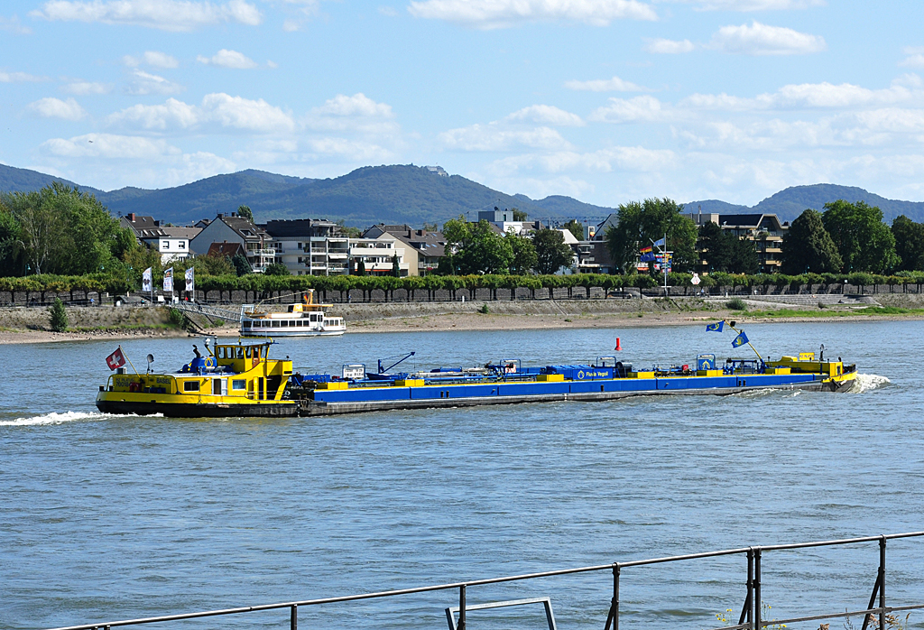 Tankschiff  Piz Pilatus  aus Basel, querab Bonn - 14.09.2011