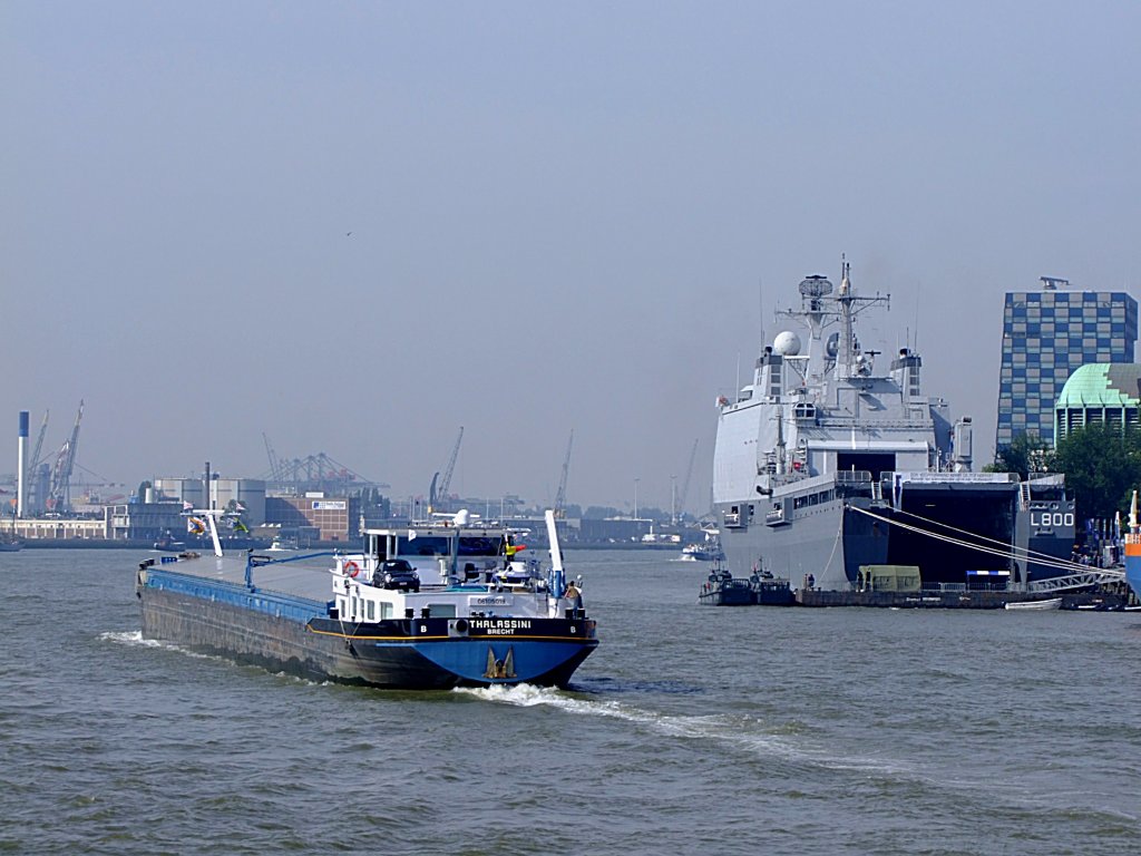 THALASSINI(06105019; L=110; B=11,45mtr.; 3245t; Bj.2007)steuert im Hafen von Rotterdam zur nchsten Ladestelle; 110902