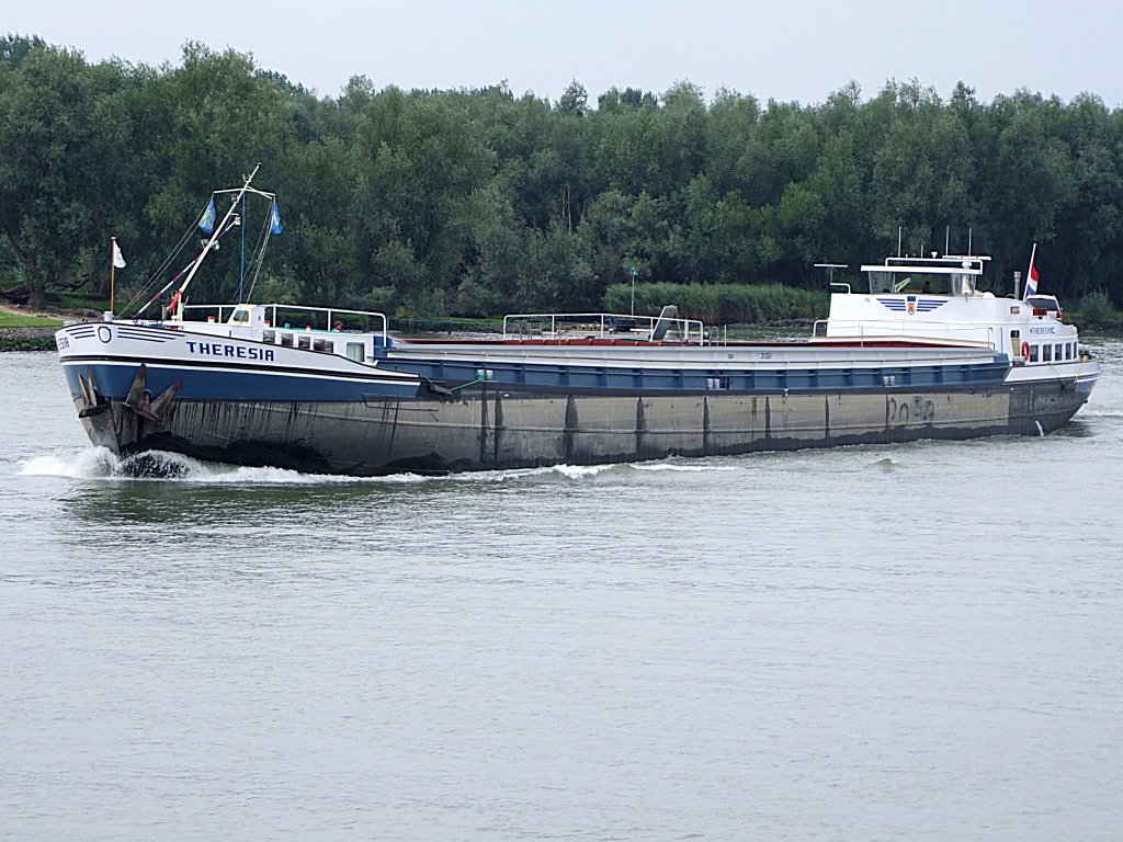 THERESIA(EurNr 03110611;L=85 B=9,5mtr; 1521t; wurde 1965 von van Goor's Schiffswerft in Monnickendam erbaut, und hatte folgende Ex-Namen:
Leopold u. Ronald; 100902