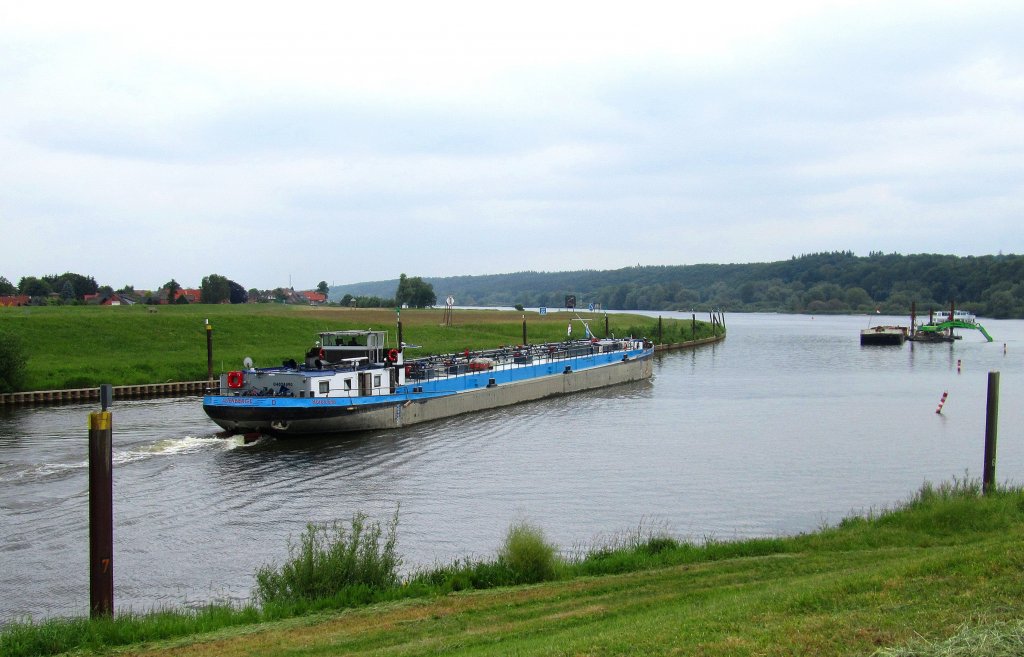 TMS ALTENBERGE ENI 04024490 fährt vom Elbe-Seiten-Kanal (ESK) in die Elbe mit Kurs Schleuse Geesthacht...   Aufgenommen: 31.5.2012