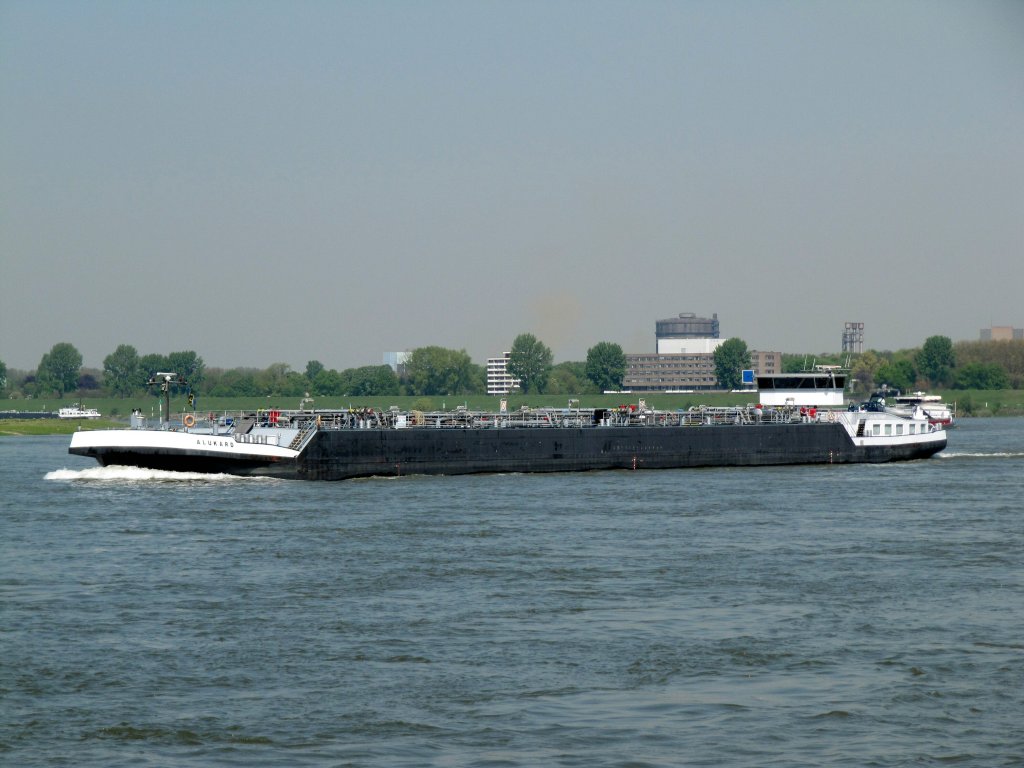 TMS Alukard , 2327562 , 110 x 11,45 , am 06.05.2013 auf dem Rhein beu DU zu Berg.