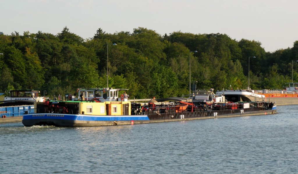 TMS Eckhard Burmester , 08043011 , 85 x 9 , hat am 16.09.2012 die Bergfahrt im Schiffshebewerk Scharnebeck hinter sich und fhrt im ESK Ri. Schleuse Uelzen.