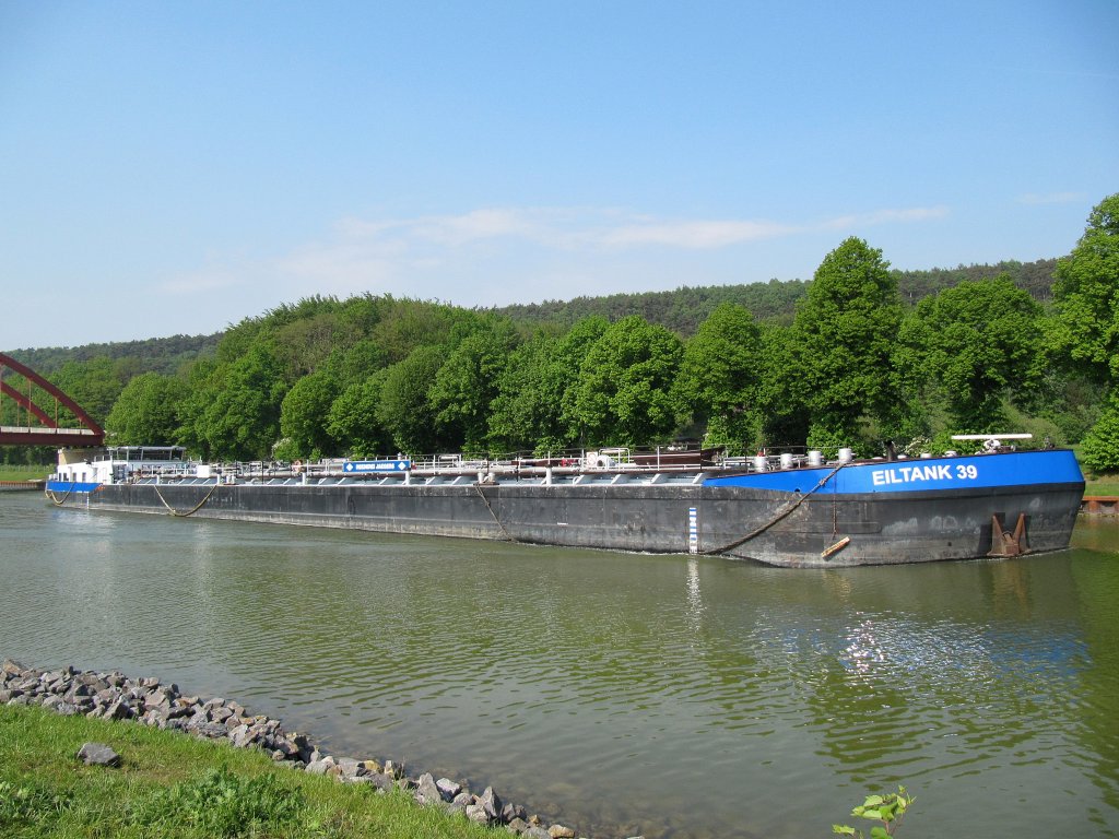 TMS Eiltank 39 , 04804490 , am 28.04.2011 auf dem DEK bei Riesenbeck mit Fahrtrichtung Mnster.