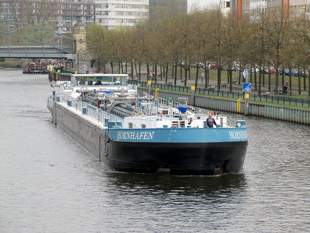 TMS Hornhafen am 05.04.2011 auf der Spree zu Tal zwischen dem Siemenssteg und der Caprivibrcke in Berlin-Charlottenburg.