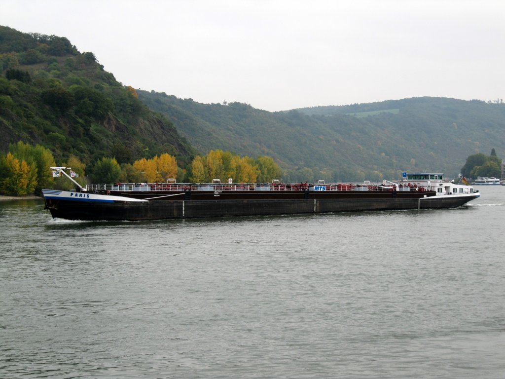 TMS Paris auf dem Rhein zu Tal zwischen Boppard und Filsen am 07.10.2010.