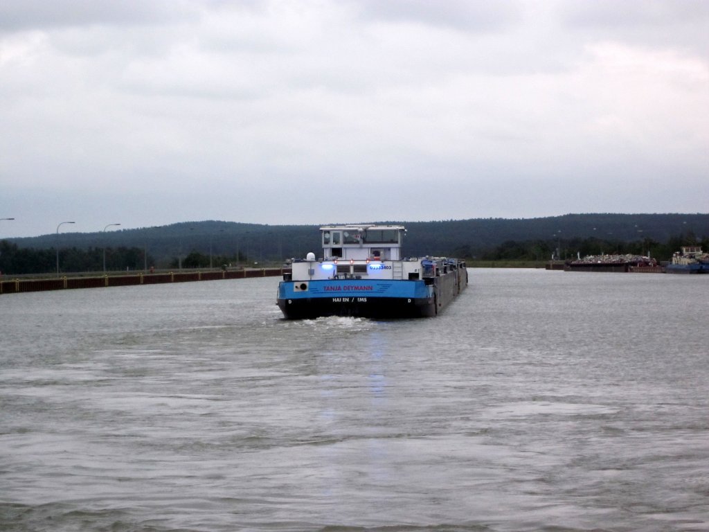 TMS Tanja Deymann (02333403) + TSL Tanja Deymann II (02333404) haben am 29.07.2011 die Schleuse Uelzen II verlassen und fahren im ESK Bad Bodenteich / MLK entgegen. Schnen Gru und schnes Wochenende an den SF.