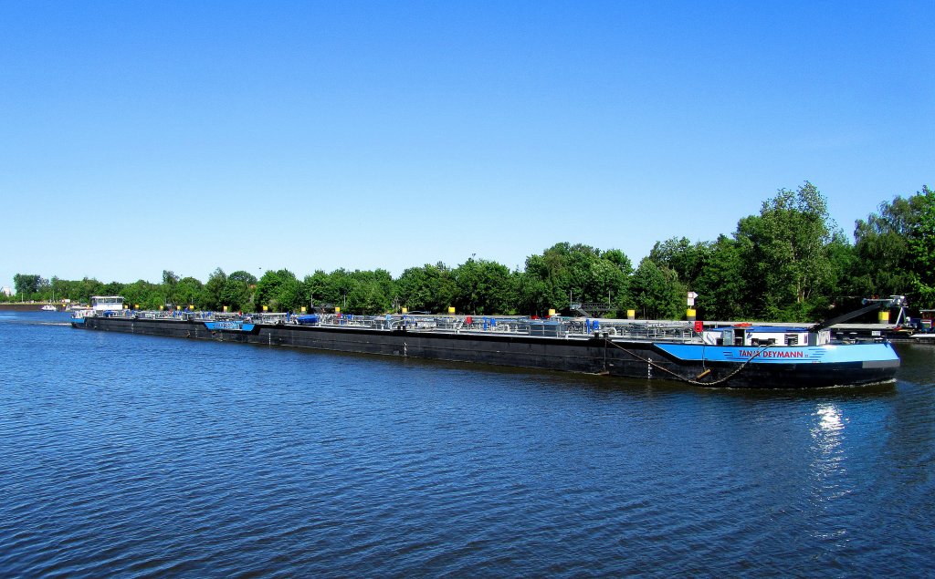 TMS TANJA DEYMANN I ENI 02333403 hinten sowie Tanja Deymann II ENI 02333404 am Bug des Koppelverband im Oberwasser der ELB-Schleuse Geesthacht... 
Aufgenommen: 24.5.2012