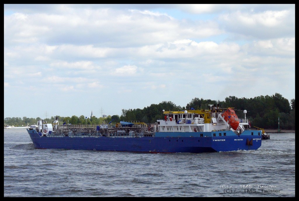 TMS  Twister  von Rotterdam, 100 x 14,00 M, 2400Tonnen, IMO 9507594, ENI 02722666, das TMS wurde hier im Mai 2012 auf dem Rhein fotografiert.
Dieses Tank KMS fhrt mit einer ENI- u. einer IMO Nr.