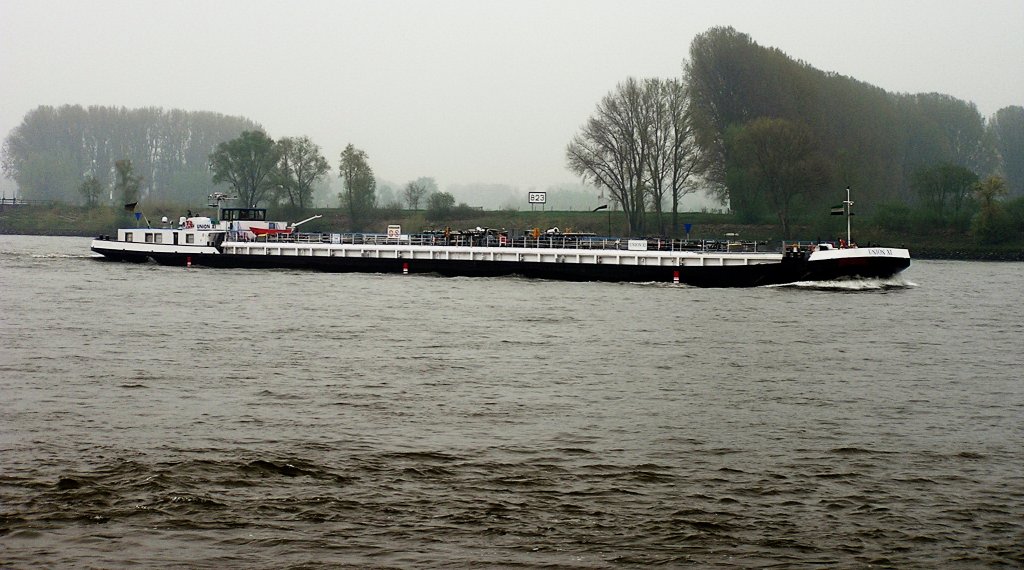 TMS  Union XI  von Rotterdam, 02328692, 95 x 9,50 M., 988 Tonnen 
