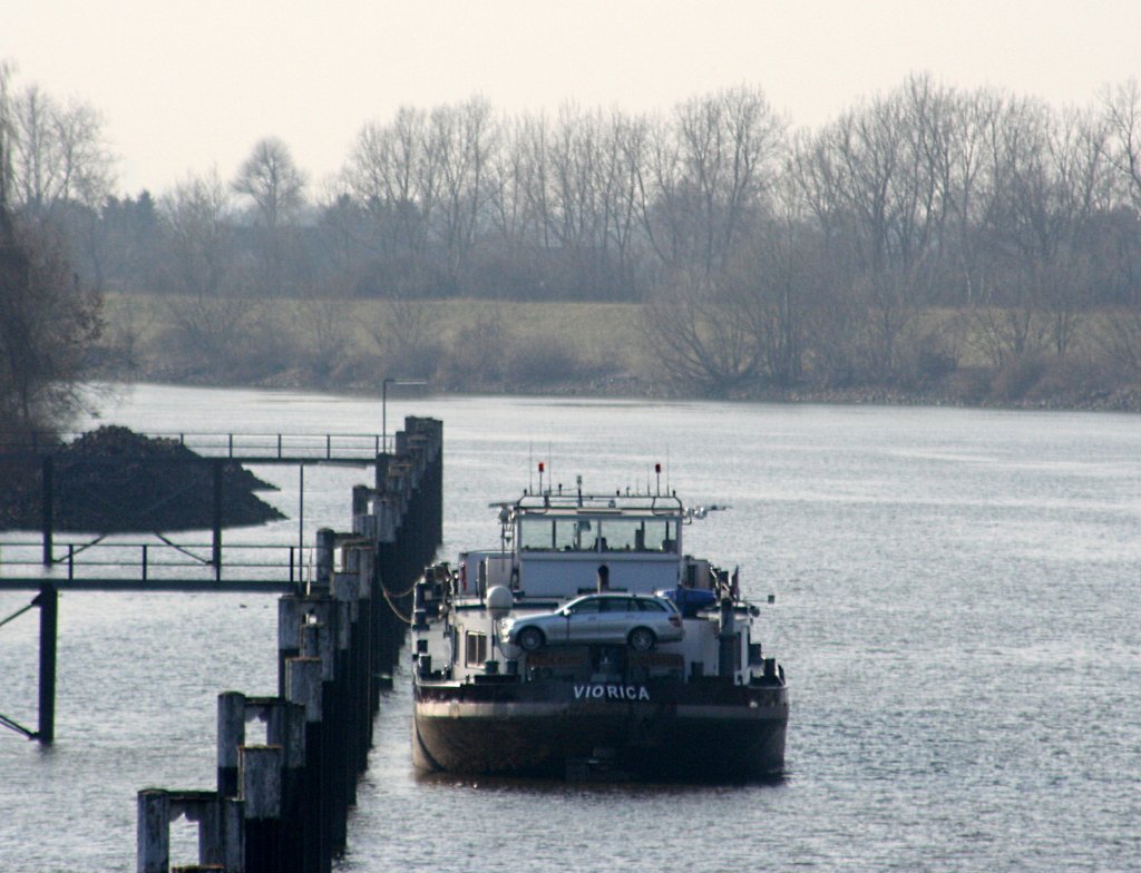 TMS Viorica hat am 20.03.2011 im Unterwasser der Schleuse Geesthacht festgemacht.