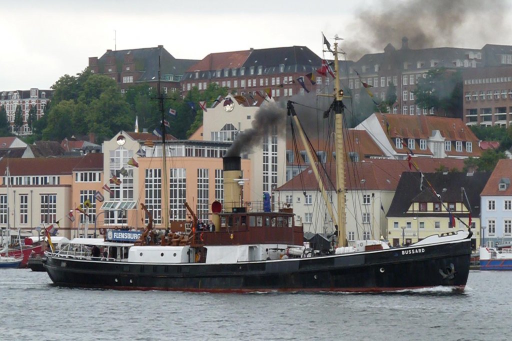 Tonnenleger Bussard luft aus. Flensburger Dampfrundum 12.07.2009.