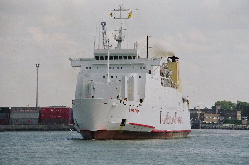 Trans Europe Express Fhre Gardenia verlsst im Juli 2007 den Hafen von Zeebrgge