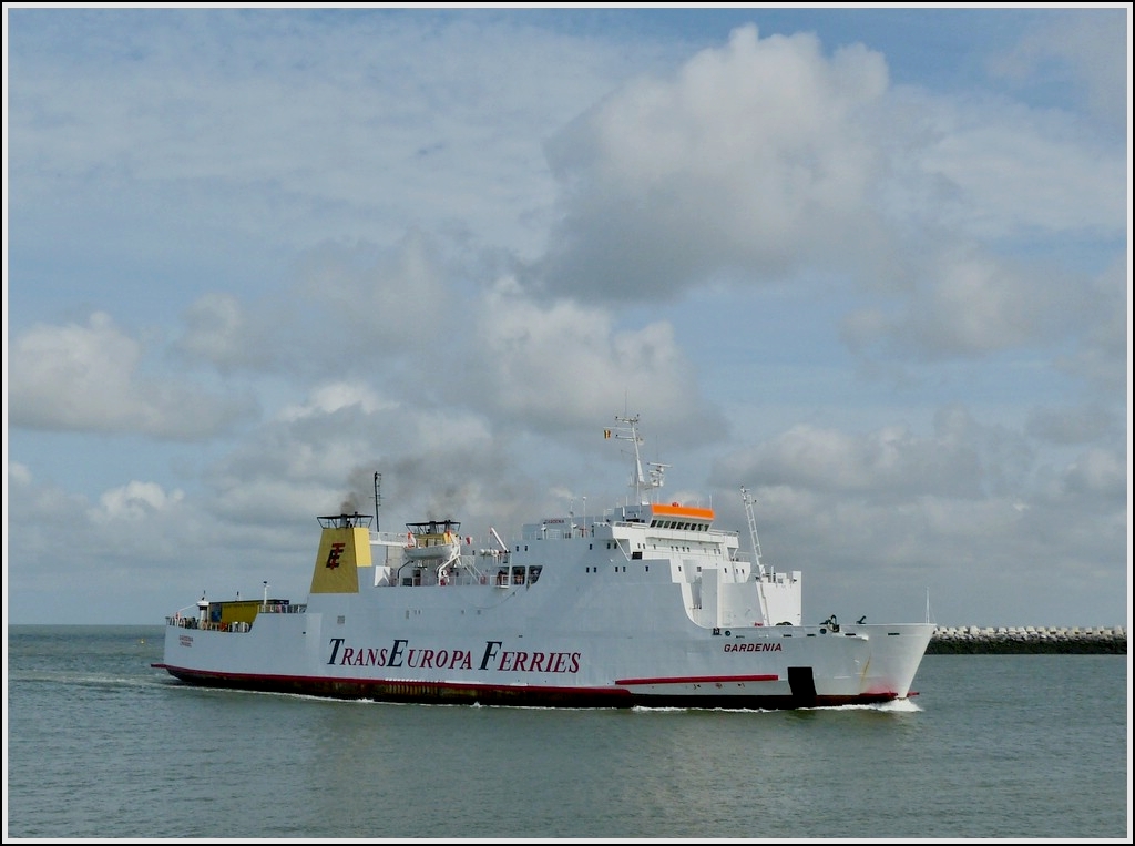 Transeuropa Ferries Fhre  Gardenia , aufgenommen am 22.08.2012 bei der Einfahrt in den Hafen von Oostende. Sie fhrt zwischen dem Fhrhafen von Oostende (B) und dem Fhrhafen von Ramsgate (GB) nach Fahrplan hin und her.
 Schiffsdaten: IMO 7711139; L 118,15 m; B 19,9 m; Ladekapazitt  8097 t; Geschw 18 knoten; seit 2002 unter dem Namen Gardenia unterwegs.
