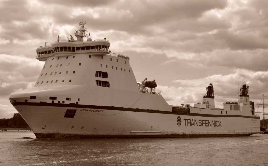 TRANSFENNICA Frachtschiff  STENA FORECASTER  beim auslaufen aus Travemnde in Richtung Hanko, Aufgenommen am 22.07.2012