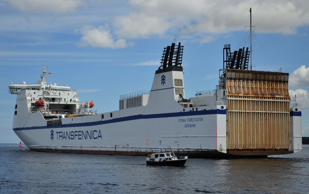 TRANSFENNICA Frachtschiff  STENA FORECASTER  beim auslaufen aus Travemnde in Richtung Hanko, Aufgenommen am 22.07.2012