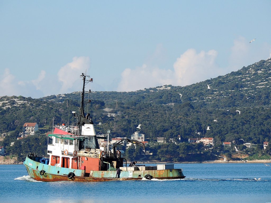 TRAPA, 24m, 120GT; hat den Hafen von Biograd verlassen; 130423